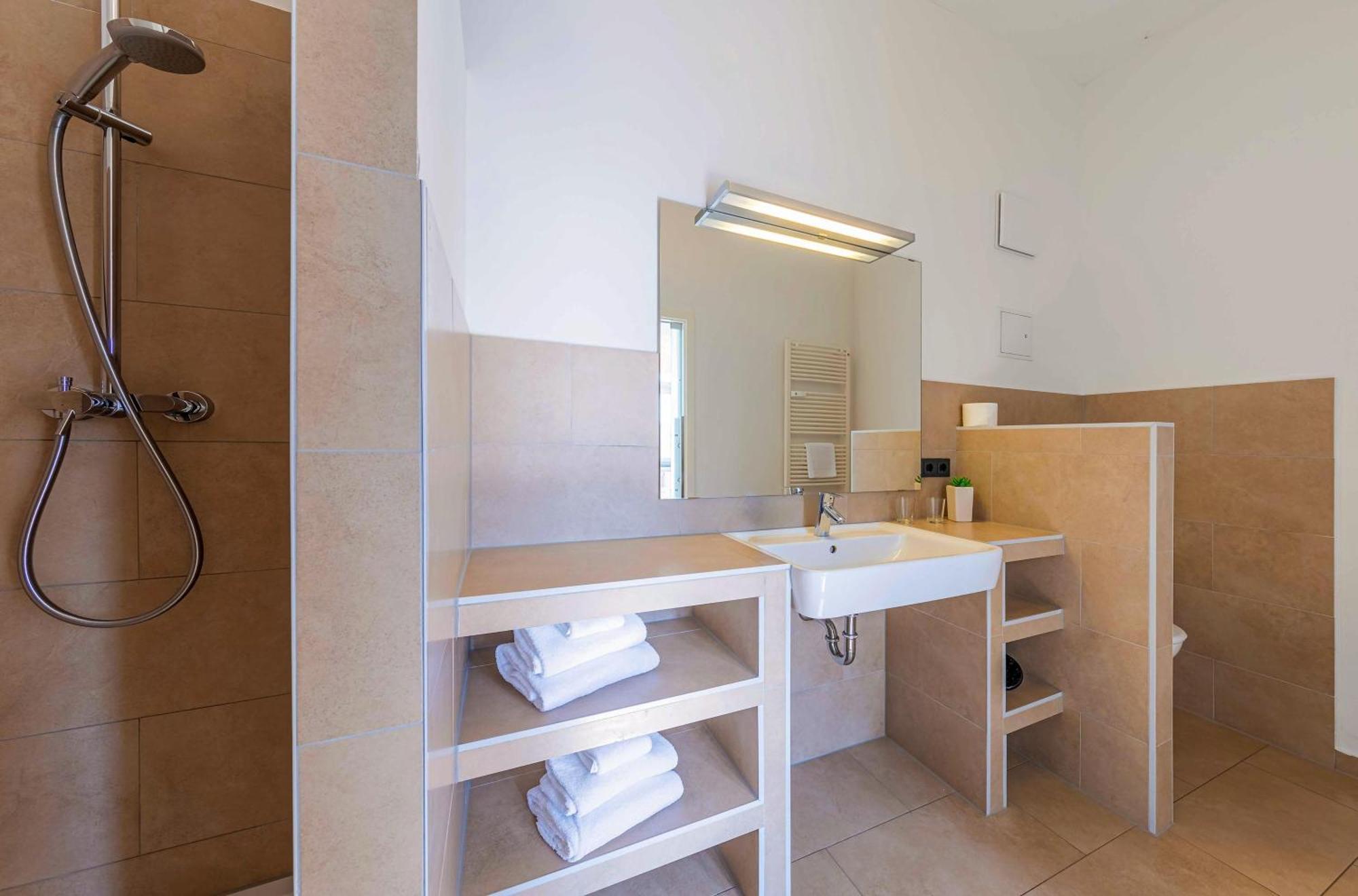 Altstadtapartment Carli- Komfortable Ferienwohnung Im Herzen Von Waren Waren  Exterior photo